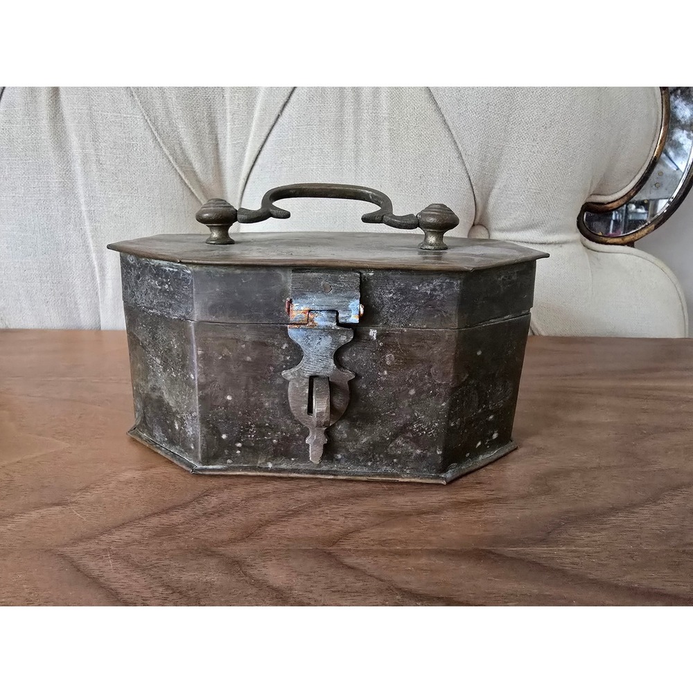 Antique brass octagonal trinket box with handle & latch - Picture 1 of 8